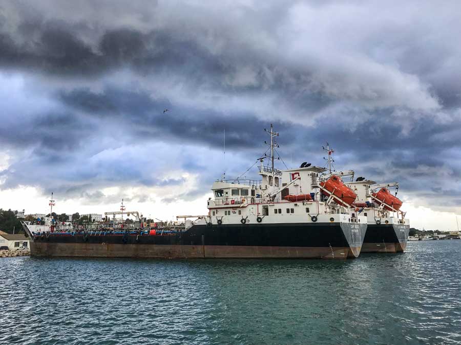 Im Hafen von Port-de-Bouc haben echte Dickschiffe Platz