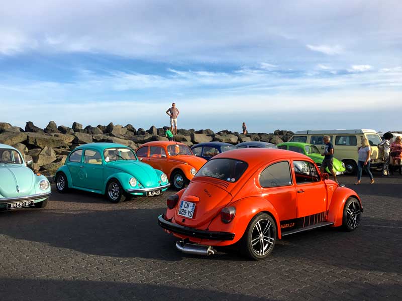 Zum Käfertreffen in Cap d'Agde versammeln sich jede Menge schön restaurierter VW Käfer