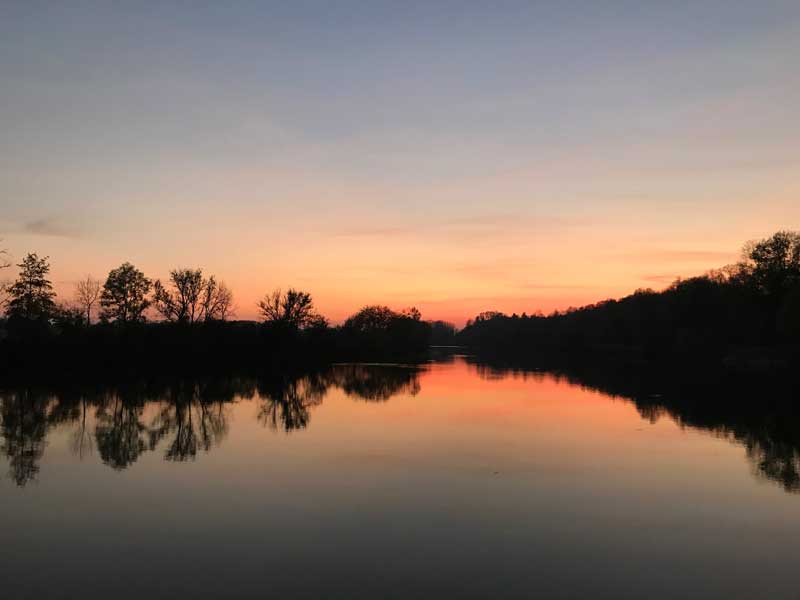 Wunderschöner Sonnenuntergang bei Dampierre über dem Doubs