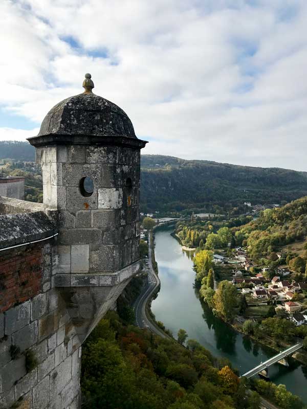 Von der Zitadelle von Besançon aus hat man einen tollen Ausblick, hier auf den Doubs