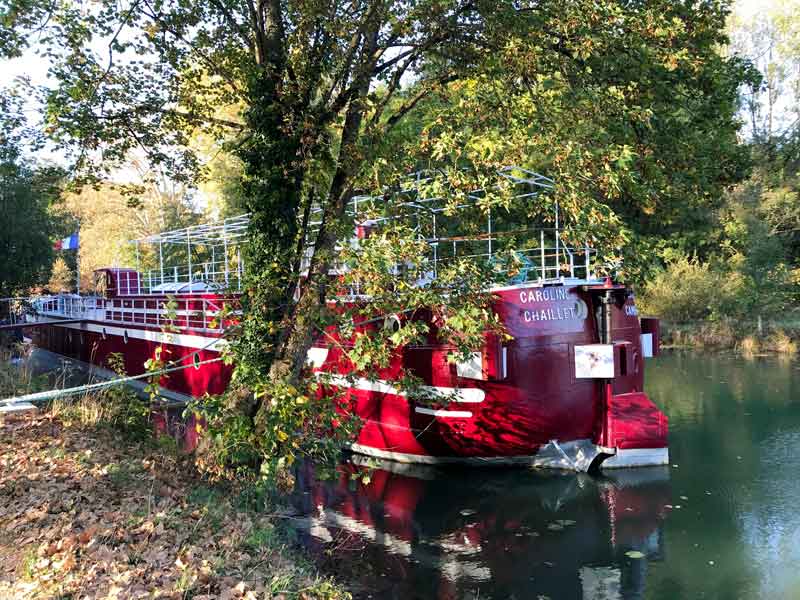 Ein weiteres schönes Hausboot auf dem Canal Charles Quint