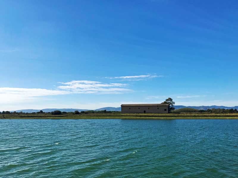 Altes Scheunengebäude am Ufer der Saône