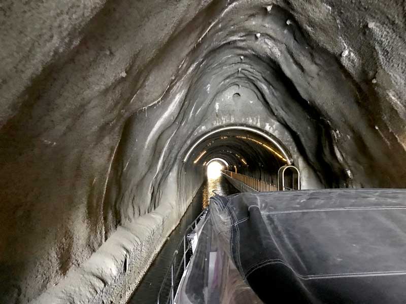 Der Tunnel von Thoraise auf dem Canal du Rhône au Rhin sieht aus wie selber mit Gips modelliert