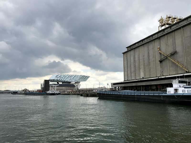 Zaha Hadid hat das Porthouse in Antwerpen entworfen