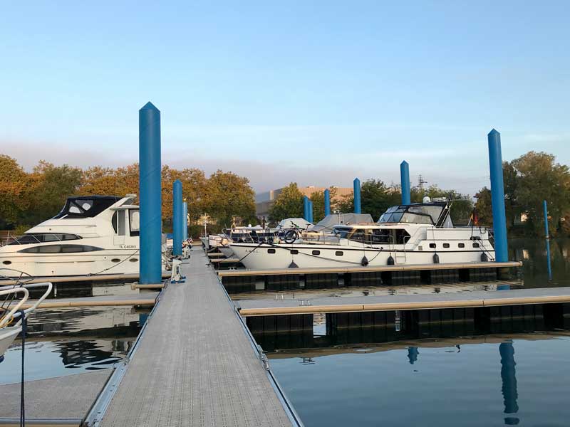 Der Liegeplatz der AWOL im Yachthafen Mâcon