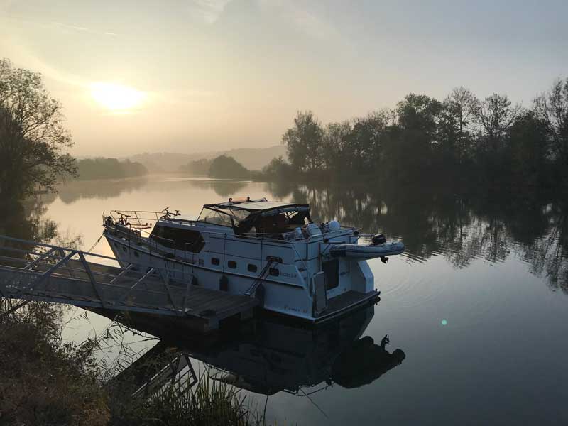 Herbstliche Morgenstimmung am Doubs bei Dampierre
