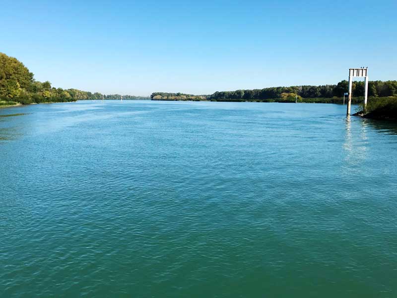 Mündung der Petit Rhône in die Rhône