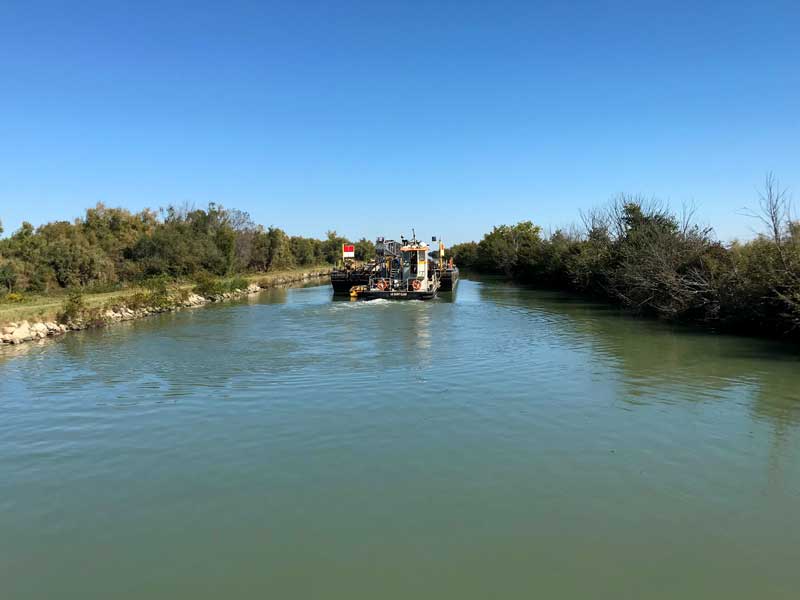 Der Schwimmbagger hat uns viel Zeit gestohlen auf dem Rhône à Sète Kanal