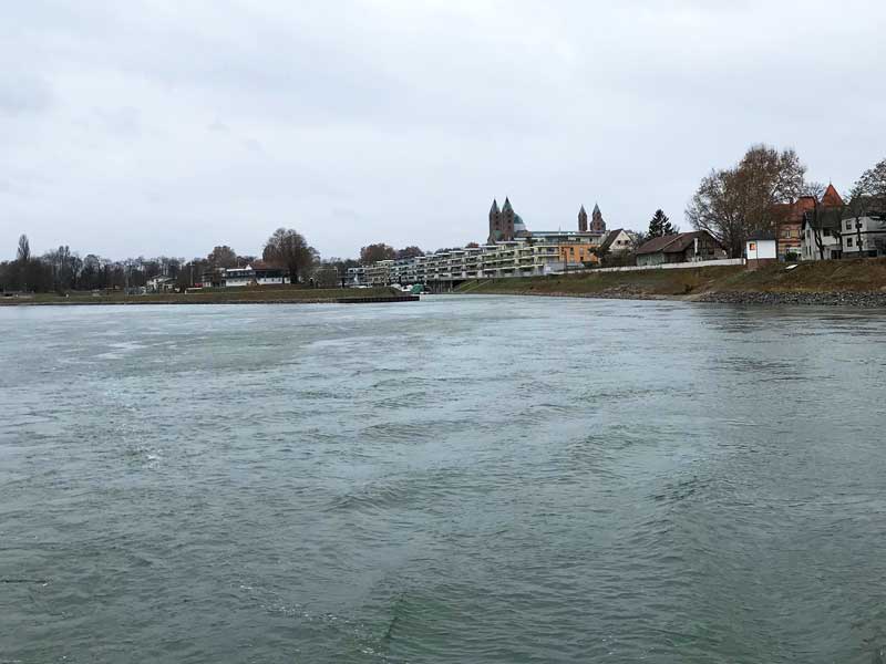 Hier war unser Boot lange Jahre zu Hause: Hinter der Landzunge liegt die Einfahrt zum Yachthafen Speyer