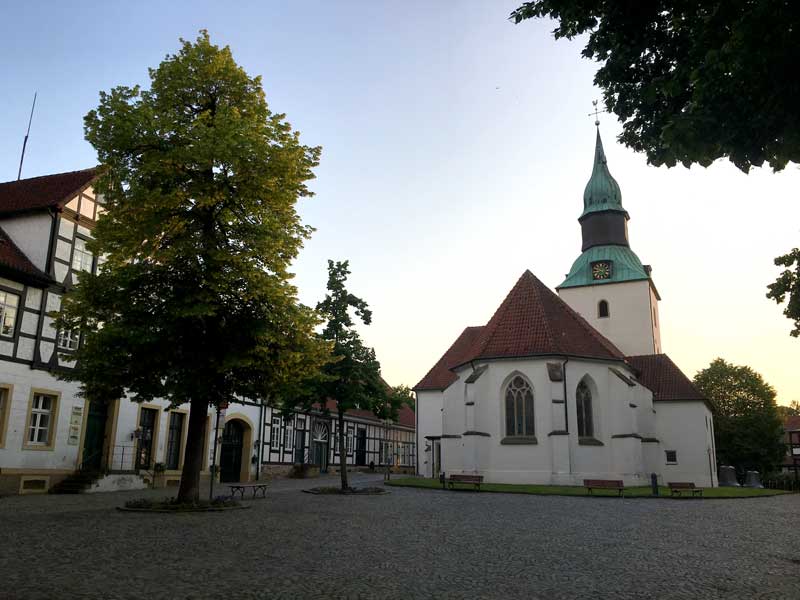 Der Kirchplatz mit Fachwerkhäusern in Bad Essen