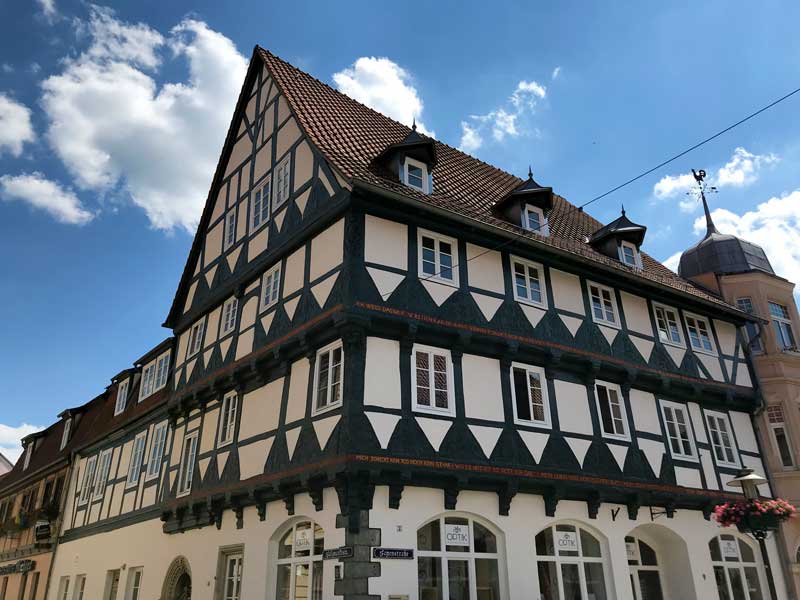 Das Kühnesche Haus in Haldersleben ist ein reich verziertes Fachwerkhaus von 1592