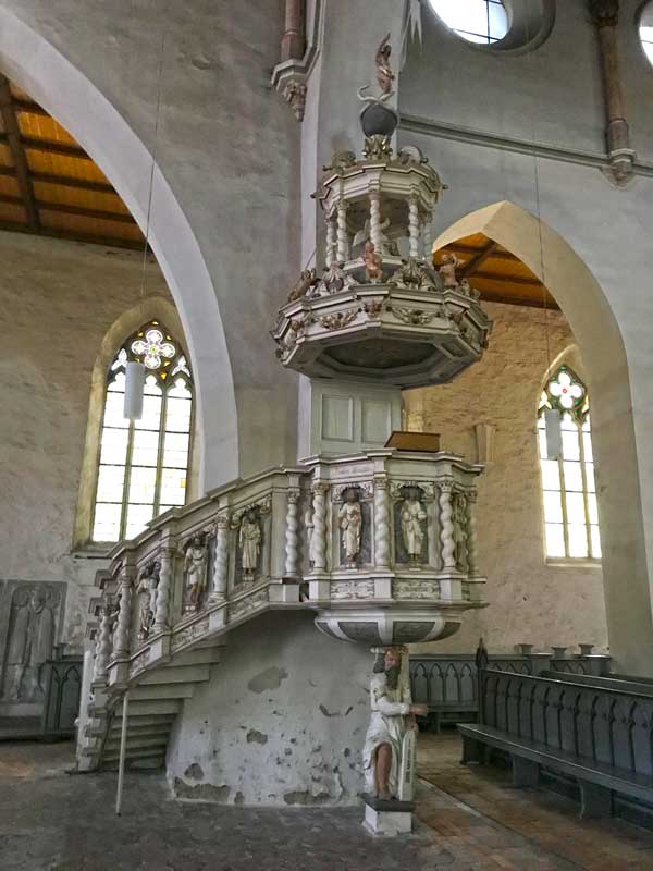In der St.-Marien-Kirche in Haldensleben befindet sich eine aufwendig gedrechselte Kanzel
