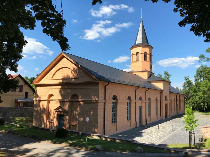 In Althaldensleben steht die von Schinkel entworfene Simultankirche, bestehend aus der evangelischen Lutherkirche und der katholischen Kirche St. Johannes Baptist