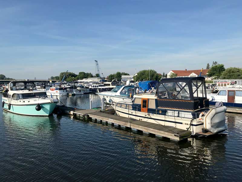Blick über die Marina Brandenburg-Plaue in Plaue auf dem Plauer See