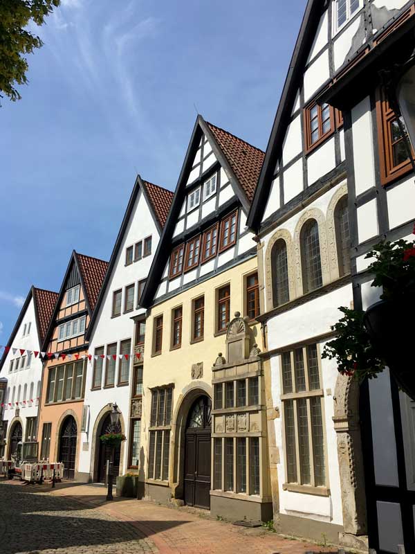 In der Ritterstraße in Minden bilden mehrere Fachwerkhäuser im Stil der Weserrenaissance die sogenannte Museumszeile