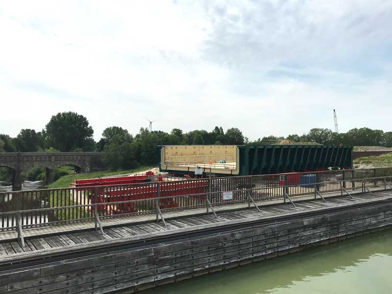 Parallel zur bestehenden Kanalbrücke  über die Ems auf dem Dortmund-Ems-Kanal wird gerade eine neue gebaut
