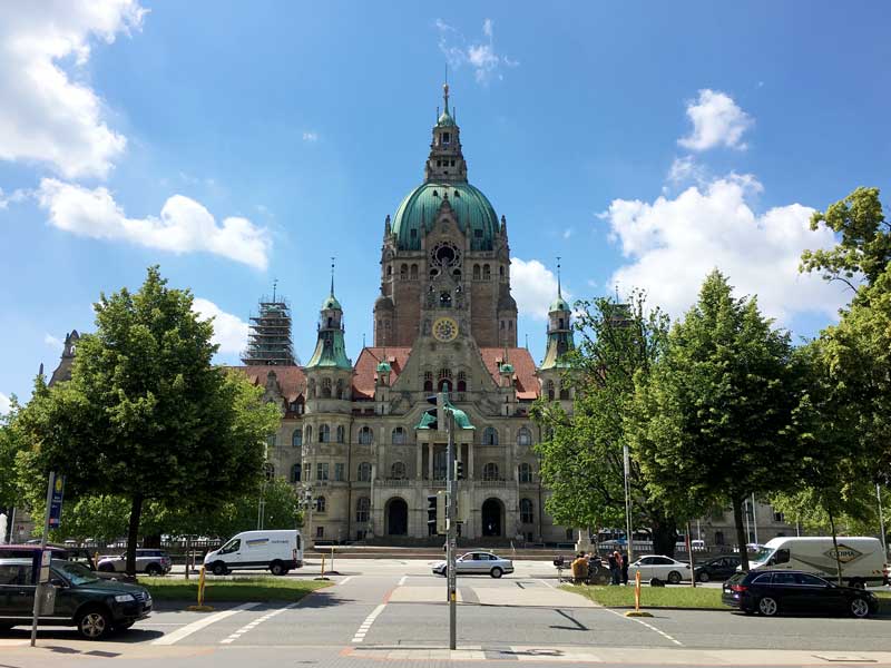 Das Neue Rathaus in Hannover ist ein riesiger prunkvoller Bau