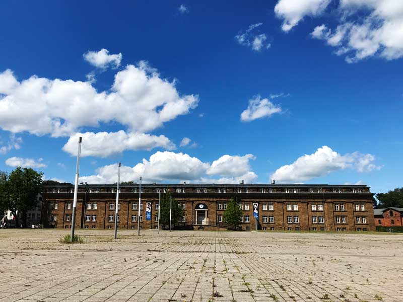 Das Preussen Museum in Minden ist ein strenger, langgezogener Backsteinbau