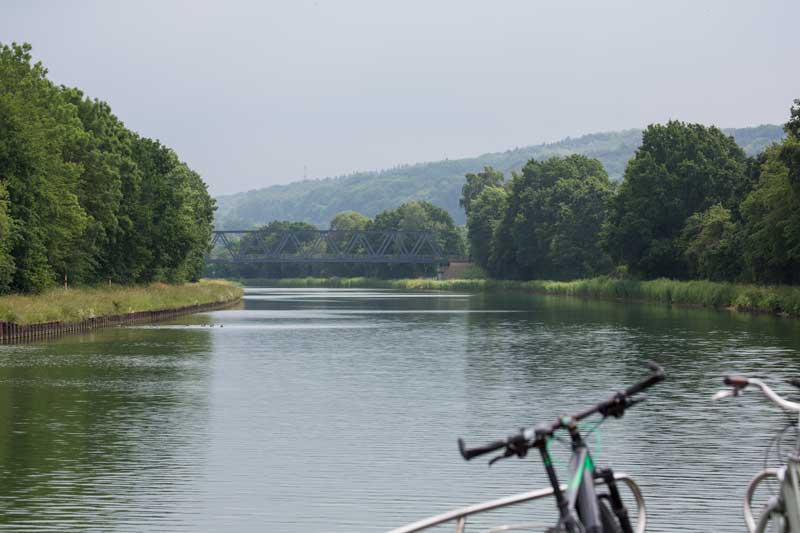 Schöne grüne Ufer am Mittellandkanal