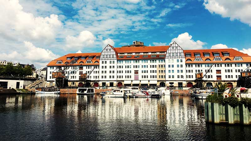 Altes Speicherhaus am Tempelhofer Hafen in Berlin