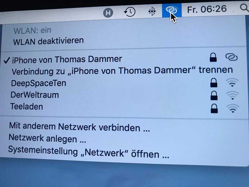 Ein Bildschirmfoto des MacBooks zeigt verschiedene WLAN Verbindungen an