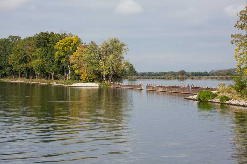 Lagunenartiger See am Sacrow-Paretzer Kanal bei Potsdam, Brandenburg